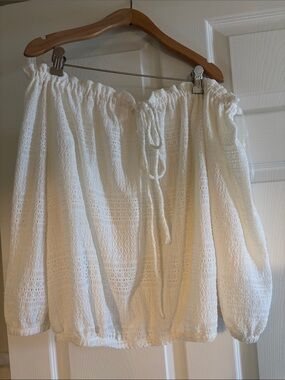 Gilli White Off-Shoulder Eyelet Blouse